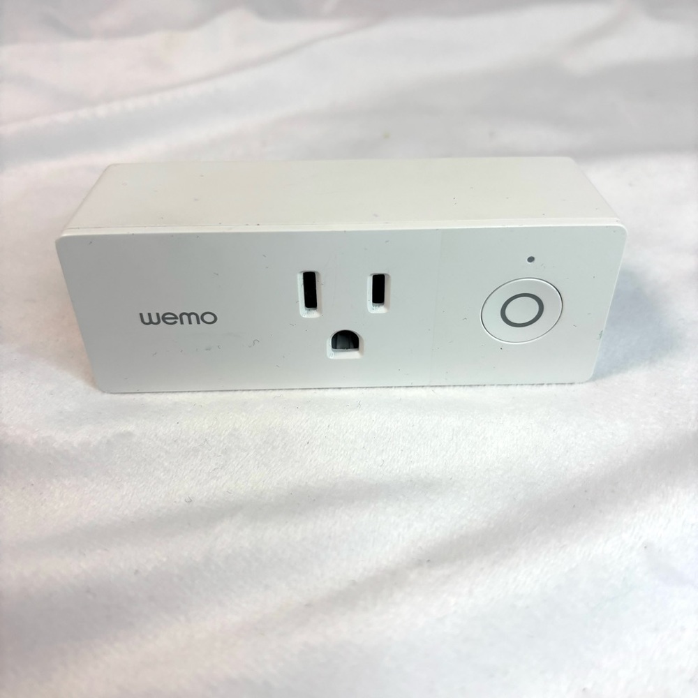 BELKIN WEMO Mini WiFi Smart Plug, No Hub Required, White, - Picture 2 of 3